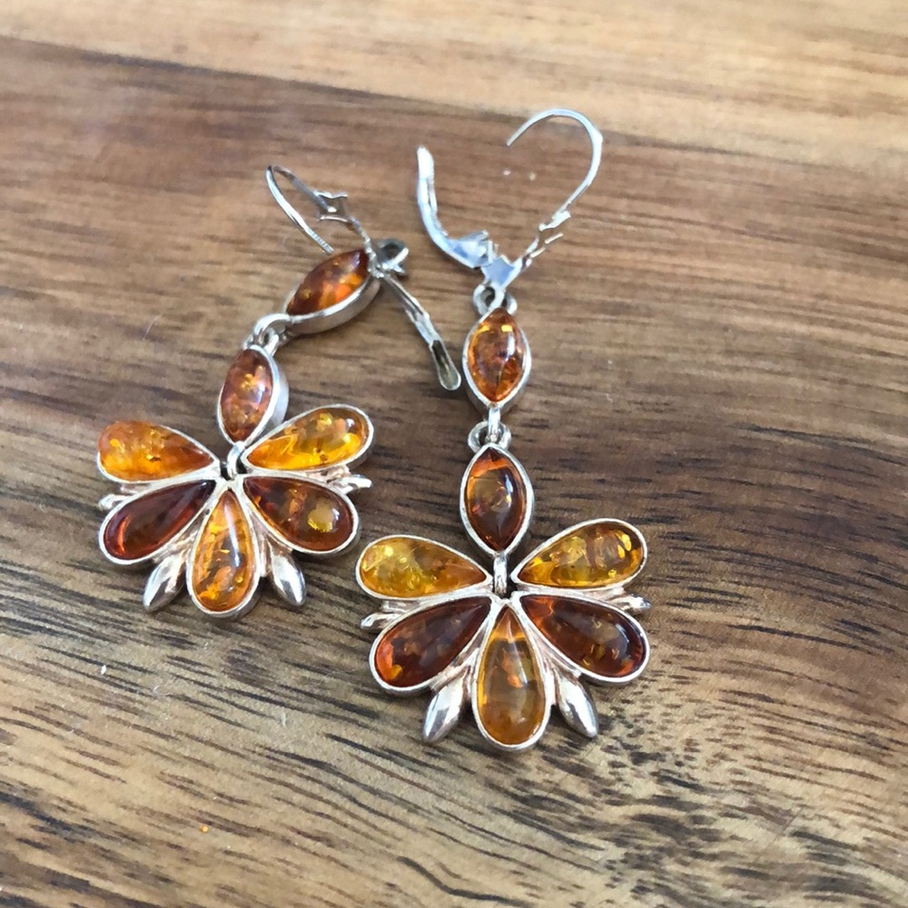 14k white gold amber flower earrings.